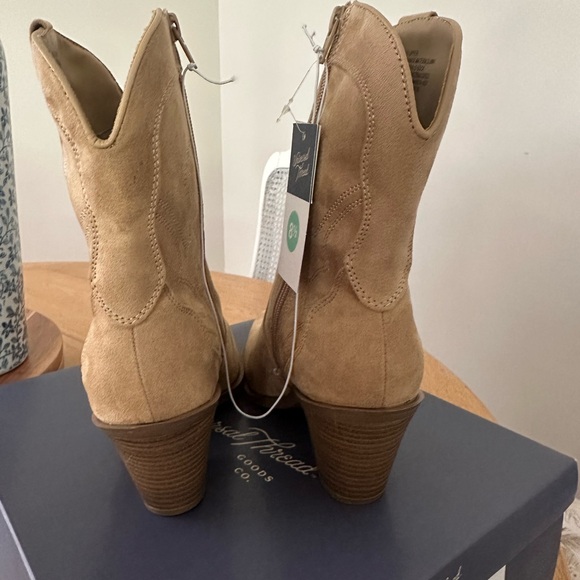 Universal Thread Beige Heeled Boots - Picture 4 of 5